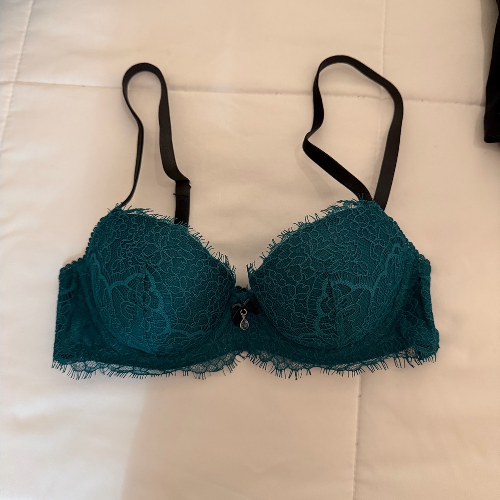 Victoria’s Secret Elegant Lace Underwire Bra - Teal
